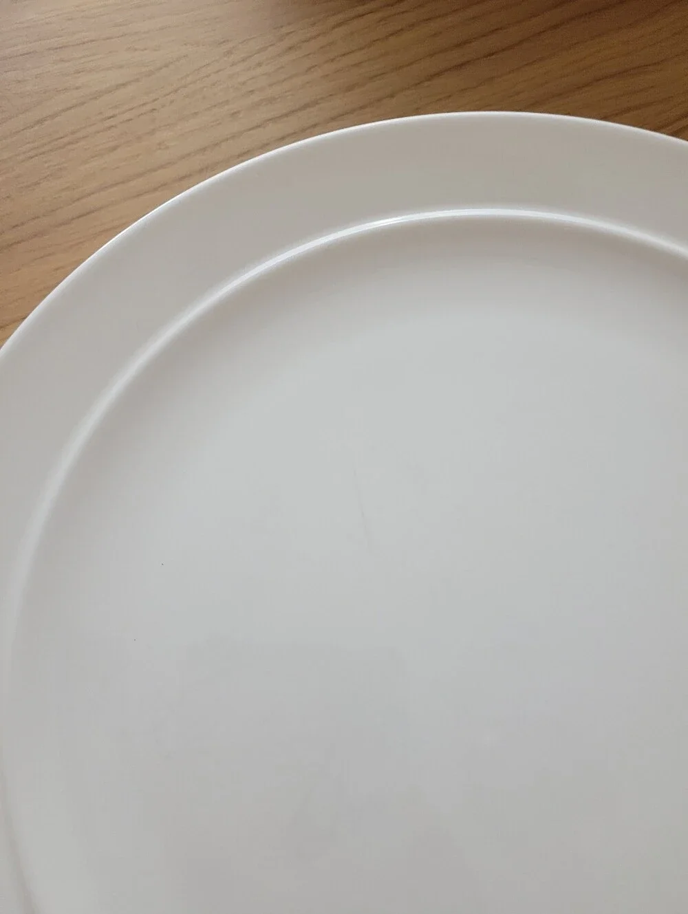 CRATE & BARREL Halo bone china dinner plates set